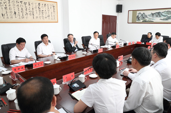 王岐山在贵州检查工作时强调当好党内政治生态“护林员”以新面貌新气象迎接十九大